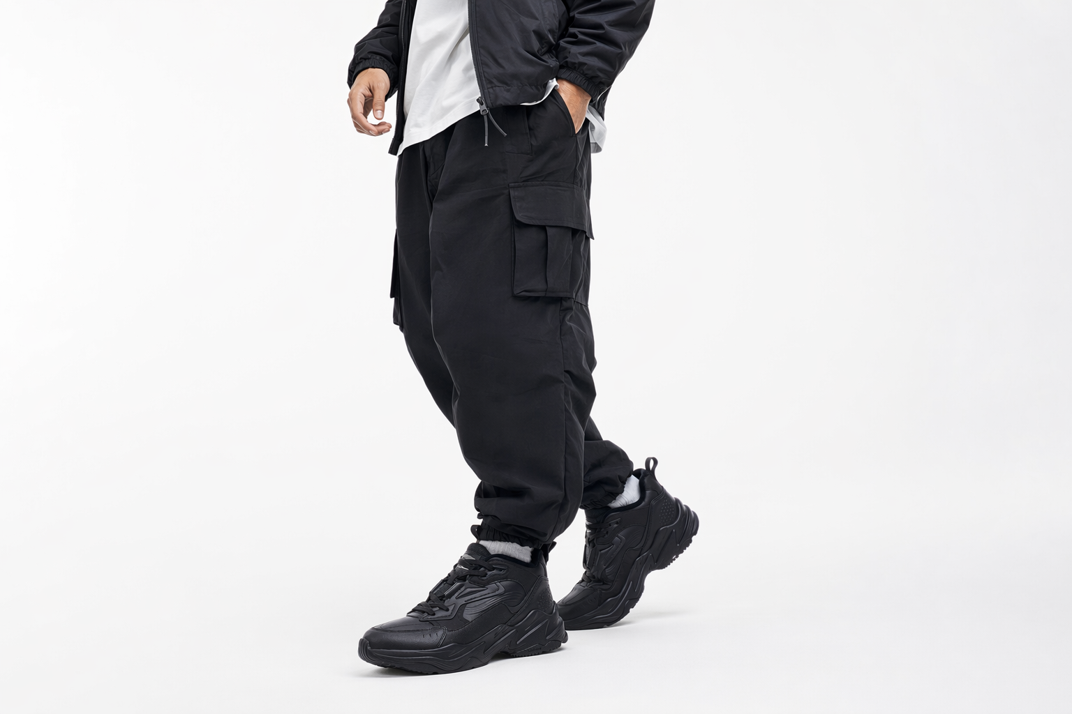 Order Li-Ning Defender 'Hitam' Sepatu AGLT127-1