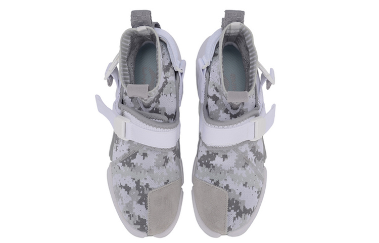 Shop Li-Ning Essence 2 Buckle Up Sneakers AGBP051-4