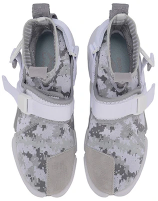 Li-Ning Essence 2 Buckle Up Sneakers AGBP051-4 Shop Li-Ning Essence 2 Buckle Up Sneakers AGBP051-4