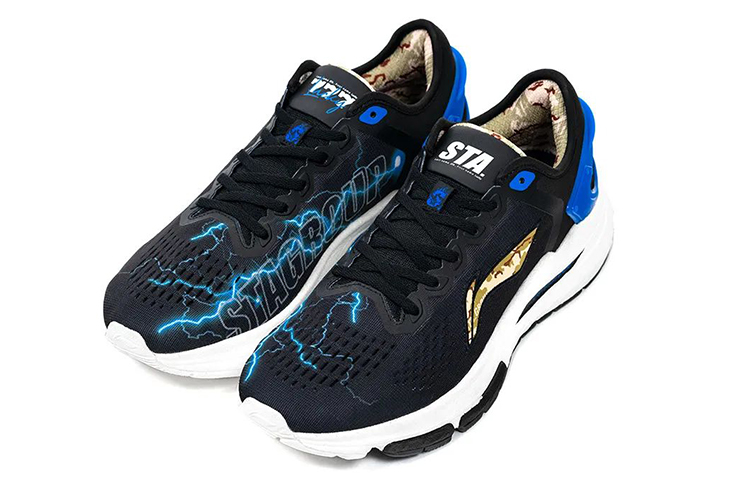 Lookbook Li-Ning Furious Rider 5 x STA 'Hitam Biru' Sepatu Olahraga ARZR003-1