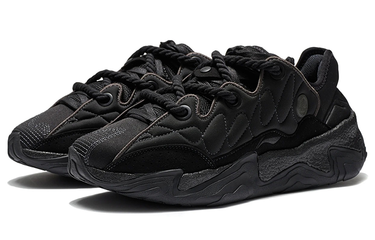 Lookbook Li-Ning Kung Fu 22 x Jackie Chan ''Triple Black'' en Noir Intégral. AGLS075-4