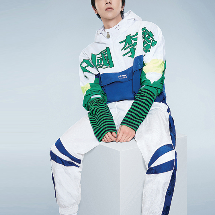 Shop Li-Ning Paris Fashion Week Jaket Olahraga Colorblock Putih/Hijau AFDQ271-2
