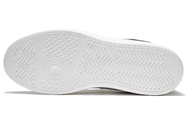 Shop 李宁防滑轻便低帮板鞋 男款 灰白色