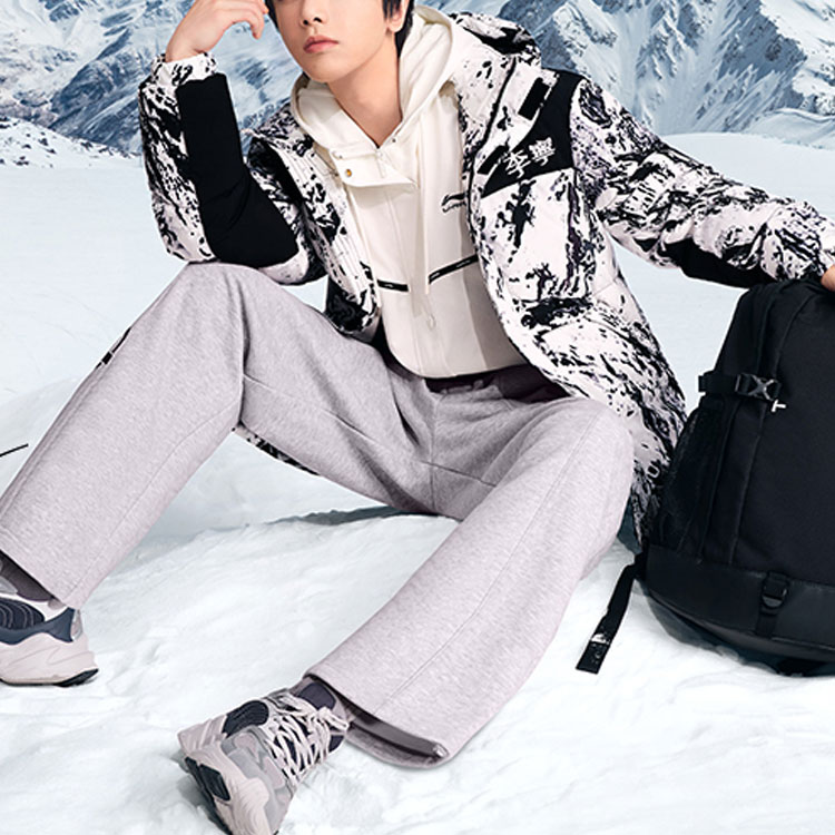 Shop Li-Ning Snowy Mountain Print Short Down Jacket Unisex Winter Sportswear. AYMS379-6