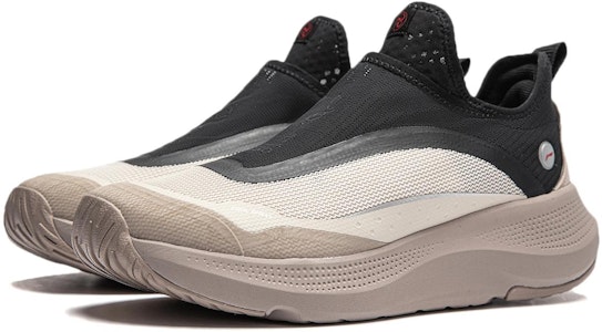 LiNing李寧 Soft Go 一腳蹬 防滑透氣耐磨輕便減震回彈 低筒 生活休閒鞋 男款 卡其黑 Lookbook LiNing李寧 Soft Go 一腳蹬 防滑透氣耐磨輕便減震回彈 低筒 生活休閒鞋 男款 卡其黑