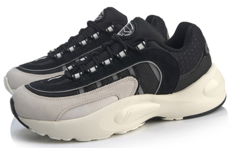 Lookbook Li-Ning V8 'Putih Hitam' Sepatu ARHP241-2
