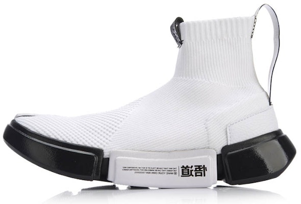 Li-Ning Wade Essence 2 x Star Wars 'White' AGWN039-1 Buy Li-Ning Wade Essence 2 x Star Wars 'White' AGWN039-1