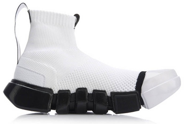 Li-Ning Wade Essence 2 x Star Wars 'White' AGWN039-1 Order Li-Ning Wade Essence 2 x Star Wars 'White' AGWN039-1