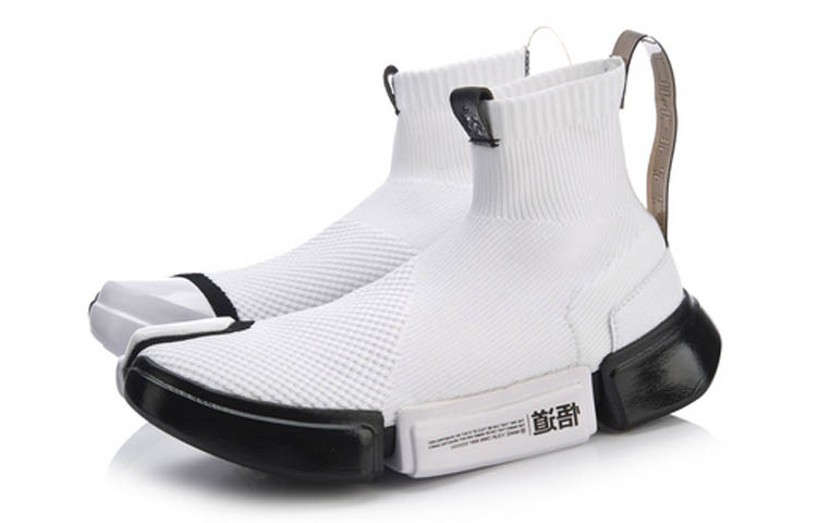 Lookbook Li-Ning Wade Essence 2 x Star Wars 'Putih' AGWN039-1