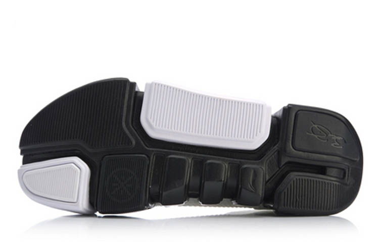 Shop Li-Ning Wade Essence 2 x Star Wars ''Weiß'' AGWN039-1