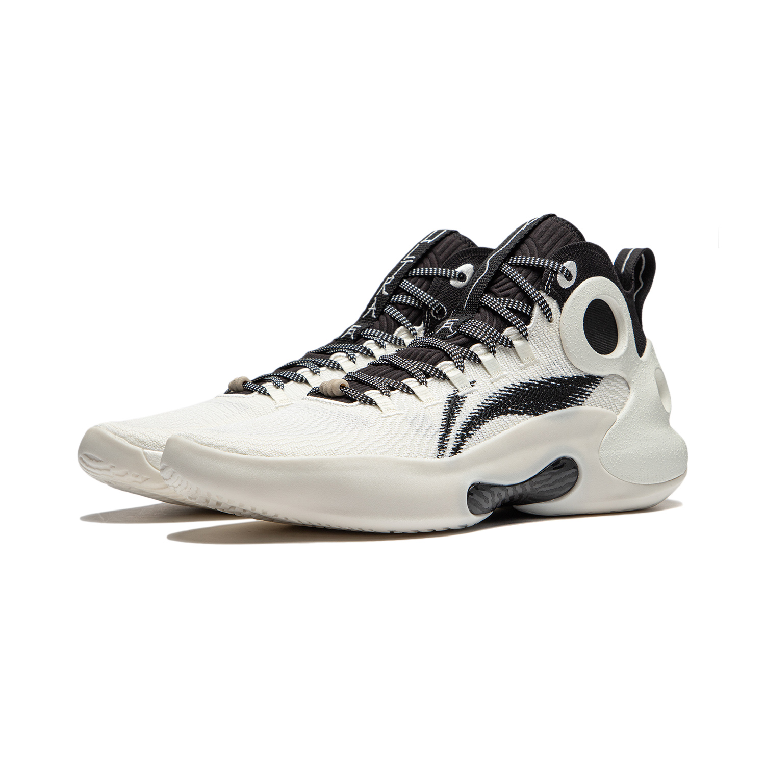 Lookbook LiNing李寧 驭帥 Ultra 衡 碳核心科技 止滑耐磨 穩定支撐實戰全能專業 中幫 籃球鞋 男款 乳白色