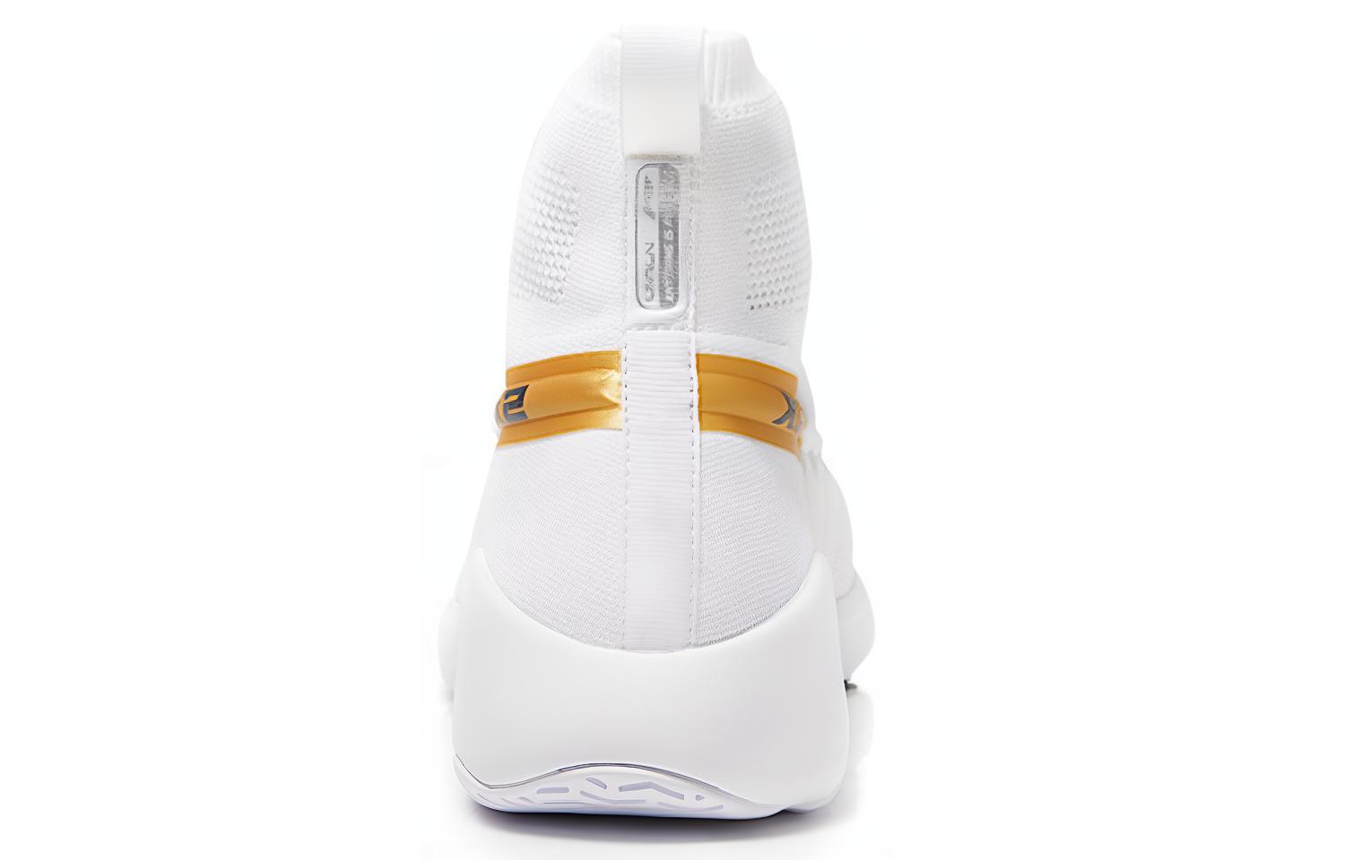Shop Li-Ning x BMW x 2 'Pursuit Hi-Top Lightweight Runner - Blanco' zapatillas. ARBN277-1