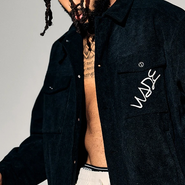 Shop 李宁 x DFT 艺术家联名 韦德系列标志刺绣宽松保暖夹克 男士冬季黑色 AJMR087-1