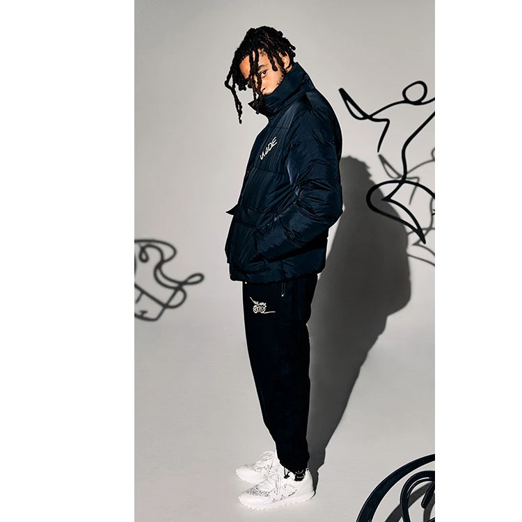 Purchase 리닝 x DFT 아티스트 웨이드 시리즈 로고 스탠드 칼라 패딩 재킷 블랙. AYMR443-1