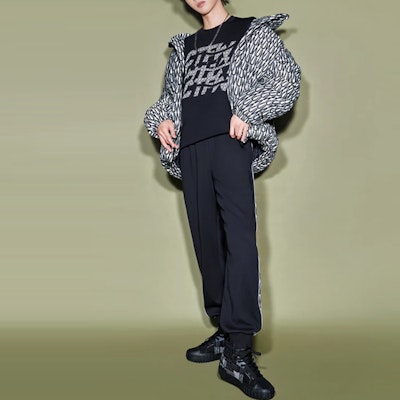 Li-Ning x Jason Wu Designer Collab Winter Puffer Jacket Unisex Black White. AYMR500-1 Shop Li-Ning x Jason Wu Designer Collab Winter Puffer Jacket Unisex Black White. AYMR500-1