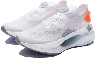 LiNing李寧 絕影 䨻 防滑耐磨透氣支撐 低幫 跑步鞋 白色 Lookbook LiNing李寧 絕影 䨻 防滑耐磨透氣支撐 低幫 跑步鞋 白色