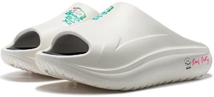 英雄聯盟/LEAGUE OF LEGENDS x LiNing 李寧 舒適百搭 人字拖鞋 男女款 白色 Lookbook 英雄聯盟/LEAGUE OF LEGENDS x LiNing 李寧 舒適百搭 人字拖鞋 男女款 白色