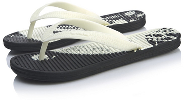 李宁时尚人字拖 白黑配色 AGAP024-2 Lookbook 李宁时尚人字拖 白黑配色 AGAP024-2