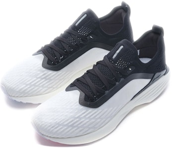 LiNing李寧 超輕17 減震防滑耐磨 低幫 跑步鞋 白黑 Lookbook LiNing李寧 超輕17 減震防滑耐磨 低幫 跑步鞋 白黑