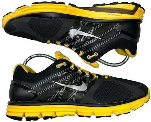 Livestrong x Nike LunarGlide+ 2 LAF 'Black Varsity Maize' Hitam Kuning 408922-077 Lookbook Livestrong x Nike LunarGlide+ 2 LAF 'Black Varsity Maize' Hitam Kuning 408922-077