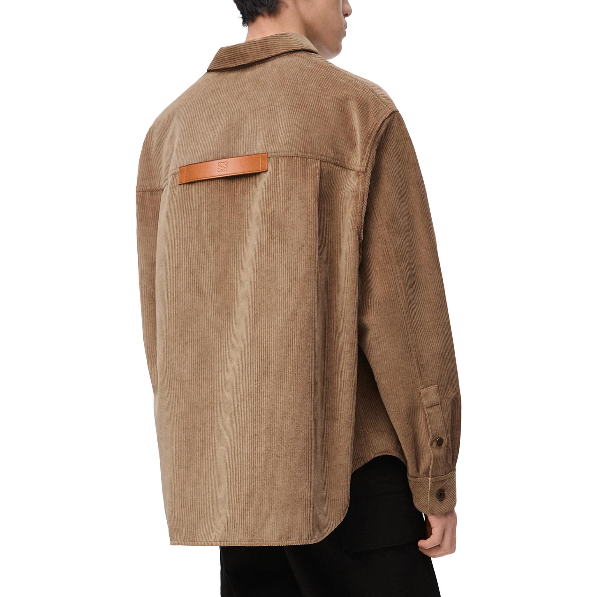 Shop LOEWE Kemeja Lengan Panjang Loose-Fit Coklat Karamel Muda FW24. H526Y02WA2-3649