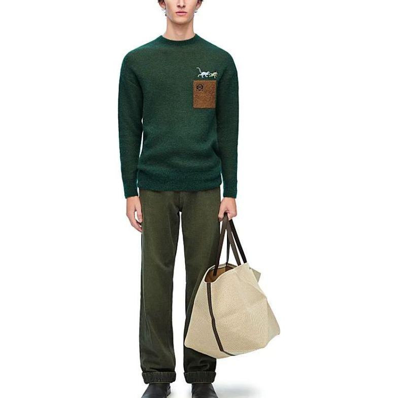 Lookbook LOEWE 绿色圆领标志针织毛衣。 H526Y14KG4-4110