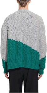 LOEWE Sweater Lengan Panjang V-Neck Loose Fit Warna Abu-Abu Colorblock. H526Y14KH6-1143 Lookbook LOEWE Sweater Lengan Panjang V-Neck Loose Fit Warna Abu-Abu Colorblock. H526Y14KH6-1143