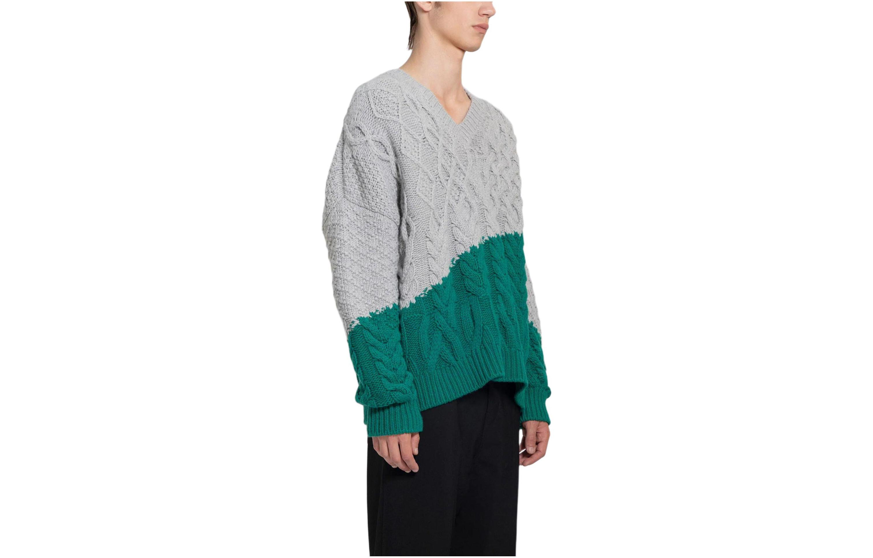 Shop LOEWE Sweater Kelabu Colorblock V-Leher Longgar Lengan Panjang H526Y14KH6-1143