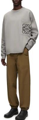 LOEWE Abu-Abu Sweater Rajut Logo Intarsia Lengan Panjang dengan Kantong H526Y14KDK-1527 Purchase LOEWE Abu-Abu Sweater Rajut Logo Intarsia Lengan Panjang dengan Kantong H526Y14KDK-1527