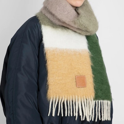 LOEWE 多色流蘇羊毛圍巾 F811257X224002 Lookbook LOEWE 多色流蘇羊毛圍巾 F811257X224002