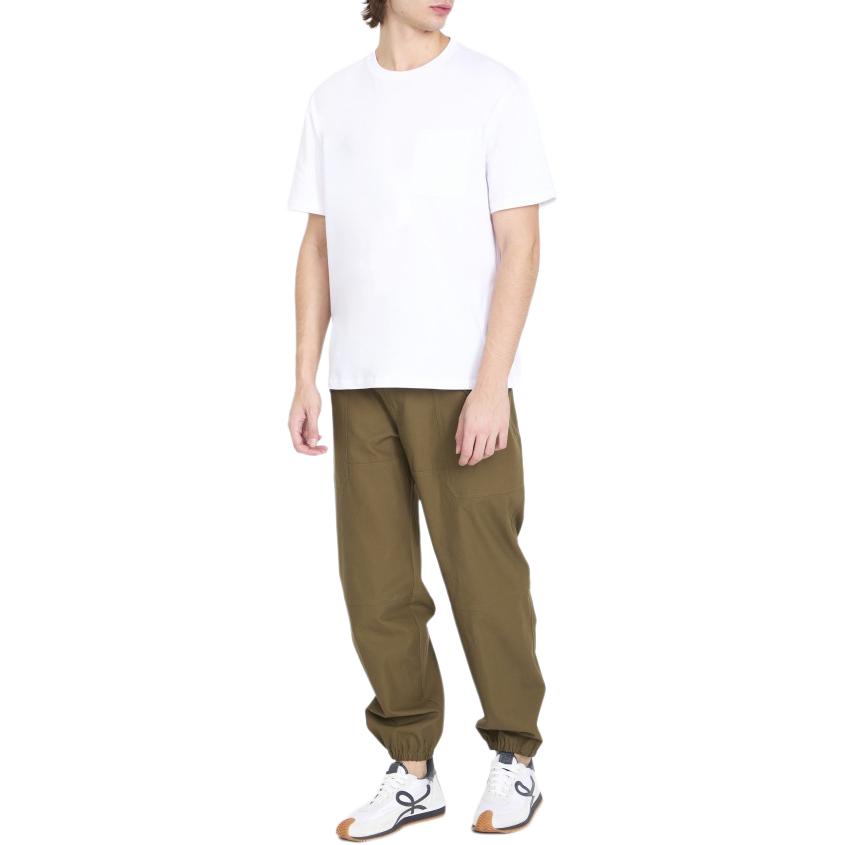 Lookbook LOEWE Seluar Jogger Kargo Hijau dengan Zip Warna Solid H526Y04WE3-8967