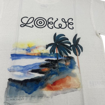 LOEWE Kaos Putih Watercolor Print Lengan Pendek Crew Neck. H6299982PC-2100 Shop LOEWE Kaos Putih Watercolor Print Lengan Pendek Crew Neck. H6299982PC-2100