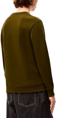 LOEWE Anagram Embroidered Logo Classic Sweatshirt Khaki Green. H526Y24J07-3969 Shop LOEWE Anagram Embroidered Logo Classic Sweatshirt Khaki Green. H526Y24J07-3969