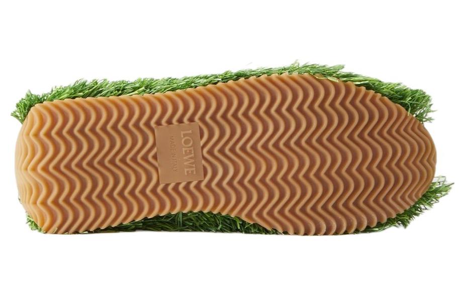 Shop LOEWE Anagram Sneaker Rendah 'Hijau' M816282X84-4620