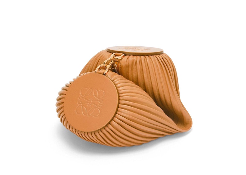 Order LOEWE 褶皱绵羊皮手链包 温暖沙漠色