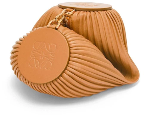 LOEWE 褶皱绵羊皮手链包 温暖沙漠色 Order LOEWE 褶皱绵羊皮手链包 温暖沙漠色