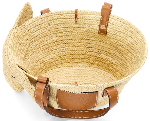 LOEWE 小象手提包 小号天然色 牛皮和拉菲草编织款 Lookbook LOEWE 小象手提包 小号天然色 牛皮和拉菲草编织款