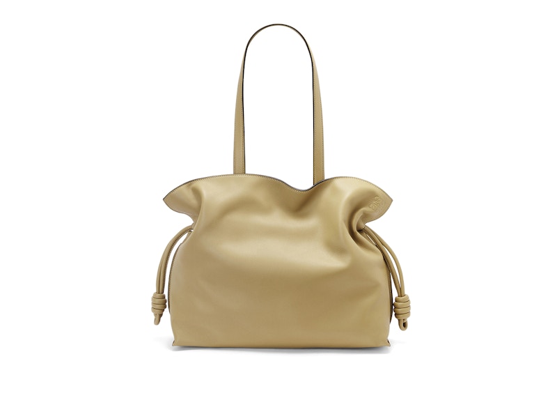 Lookbook LOEWE Flamenco Clutch Kulit Nappa Besar Hijau Tanah Liat