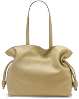Lookbook LOEWE Flamenco Clutch de Piel Napa Grande Verde Arcilla