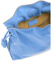 Lookbook LOEWE Flamenco Clutch de Piel Napa Mini Azul Celestino