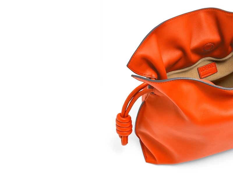 Lookbook Clutch LOEWE Flamenco Kulit Anak Sapi Nappa Oranye