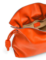 Lookbook Cartera LOEWE Flamenco de piel de ternera Nappa en color naranja