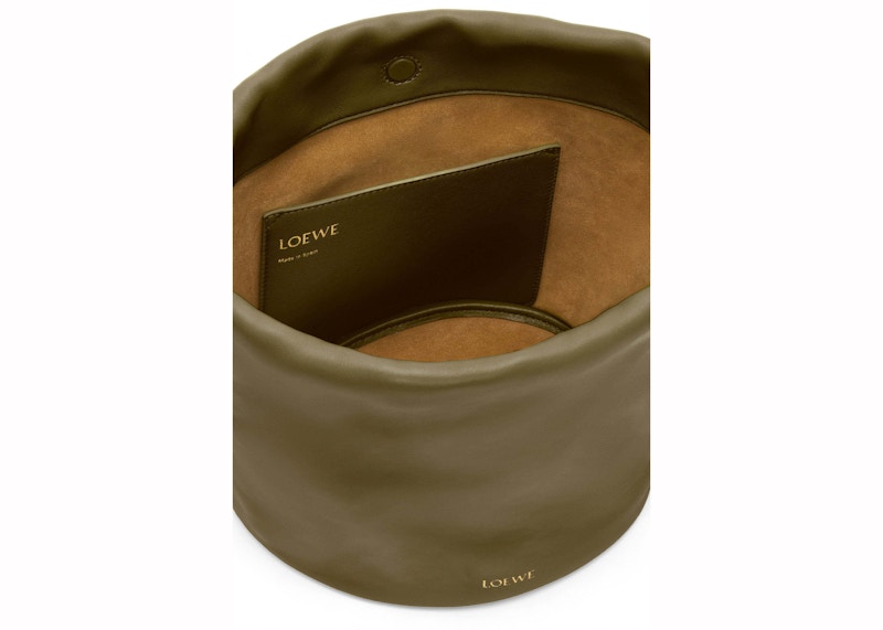 Lookbook ロエベ フラメンコ パース バケットバッグ メローナッパラムスキン ダークカーキグリーン