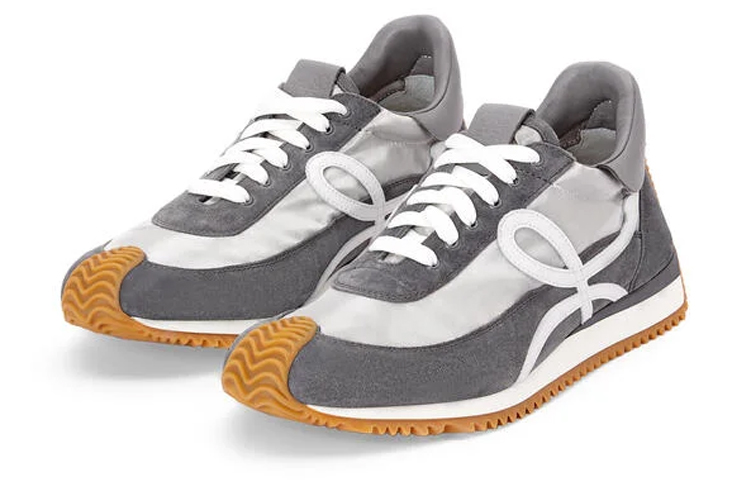 Shop LOEWE Flow Runner Basso Argento Grigio Gum M816282X49-1403