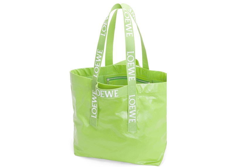 Lookbook 로에베 폴드 쇼퍼 (브라이트 애플, 페이퍼 카프スキン) 
