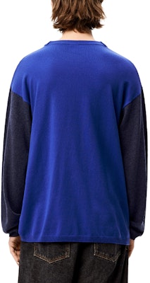 LOEWE FW21 Blue Loose-Fit Long Sleeve Sweater with Colorblock Sleeves. H526Y14K68-5893 Shop LOEWE FW21 Blue Loose-Fit Long Sleeve Sweater with Colorblock Sleeves. H526Y14K68-5893
