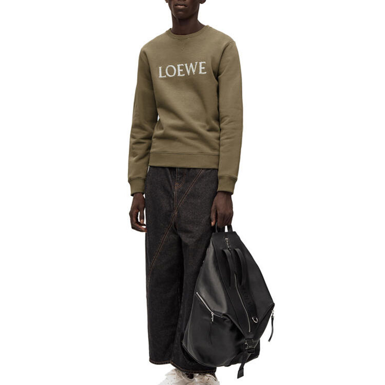 Shop LOEWE FW22 綠色刺繡字母圓領長袖上衣。 H526Y24J26-4430