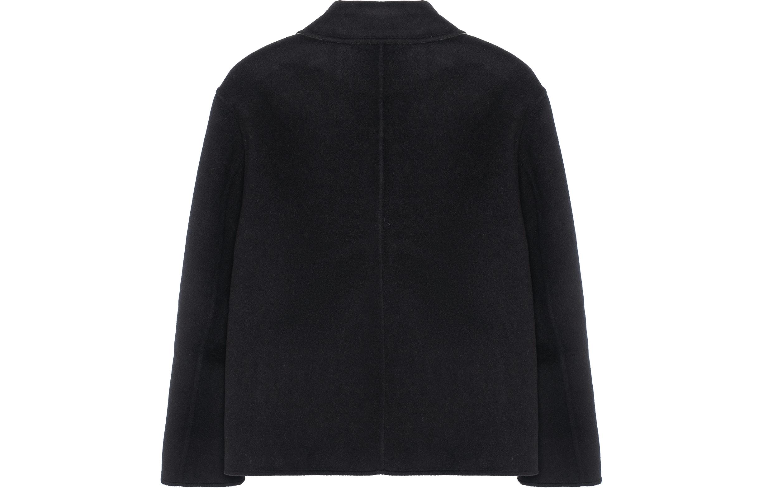 Lookbook LOEWE FW23 Jaket Reversible Warna Sage Green dengan Desain Colorblock. H526Y03W65-8728