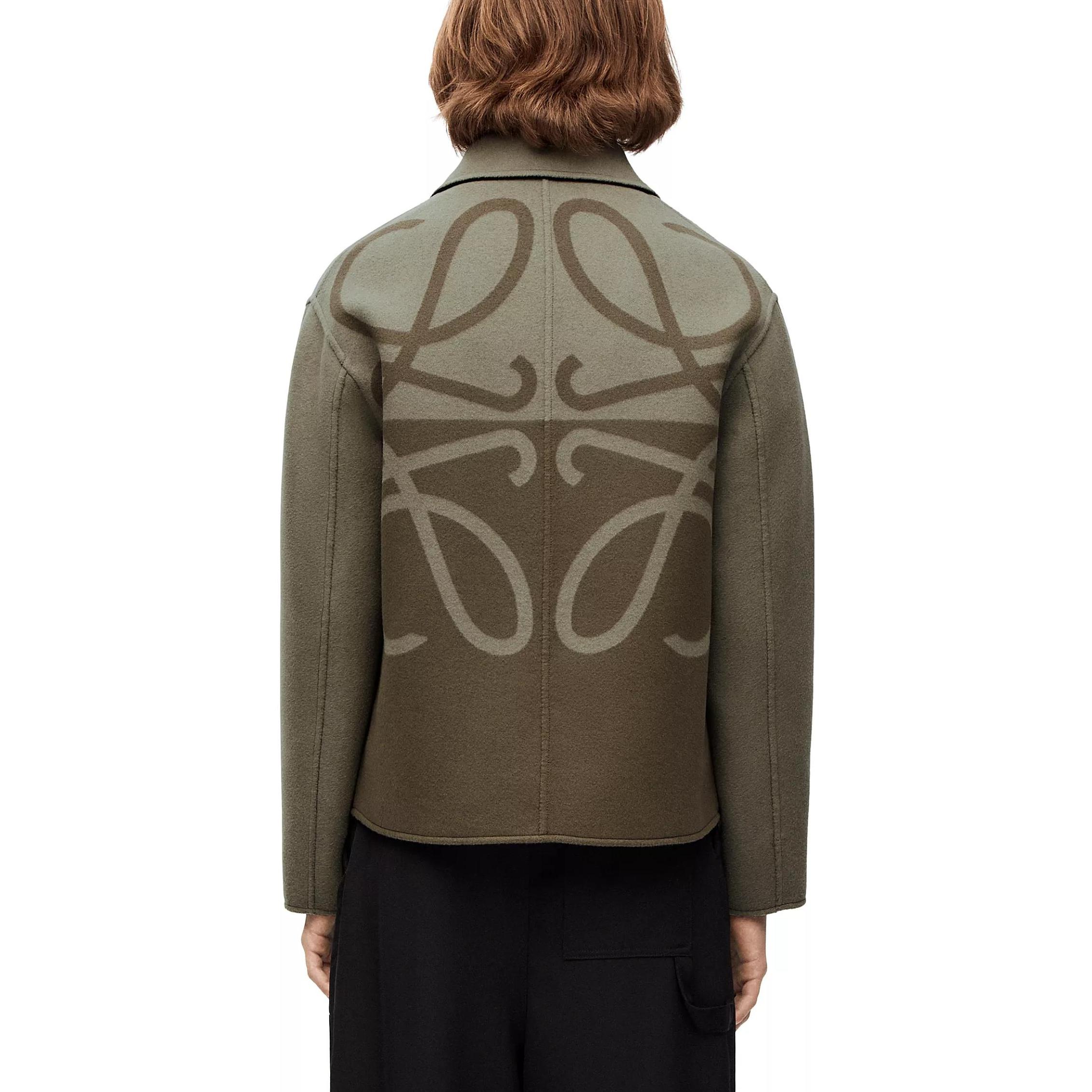 Purchase LOEWE FW23 Jaket Reversible Warna Sage Green dengan Desain Colorblock. H526Y03W65-8728