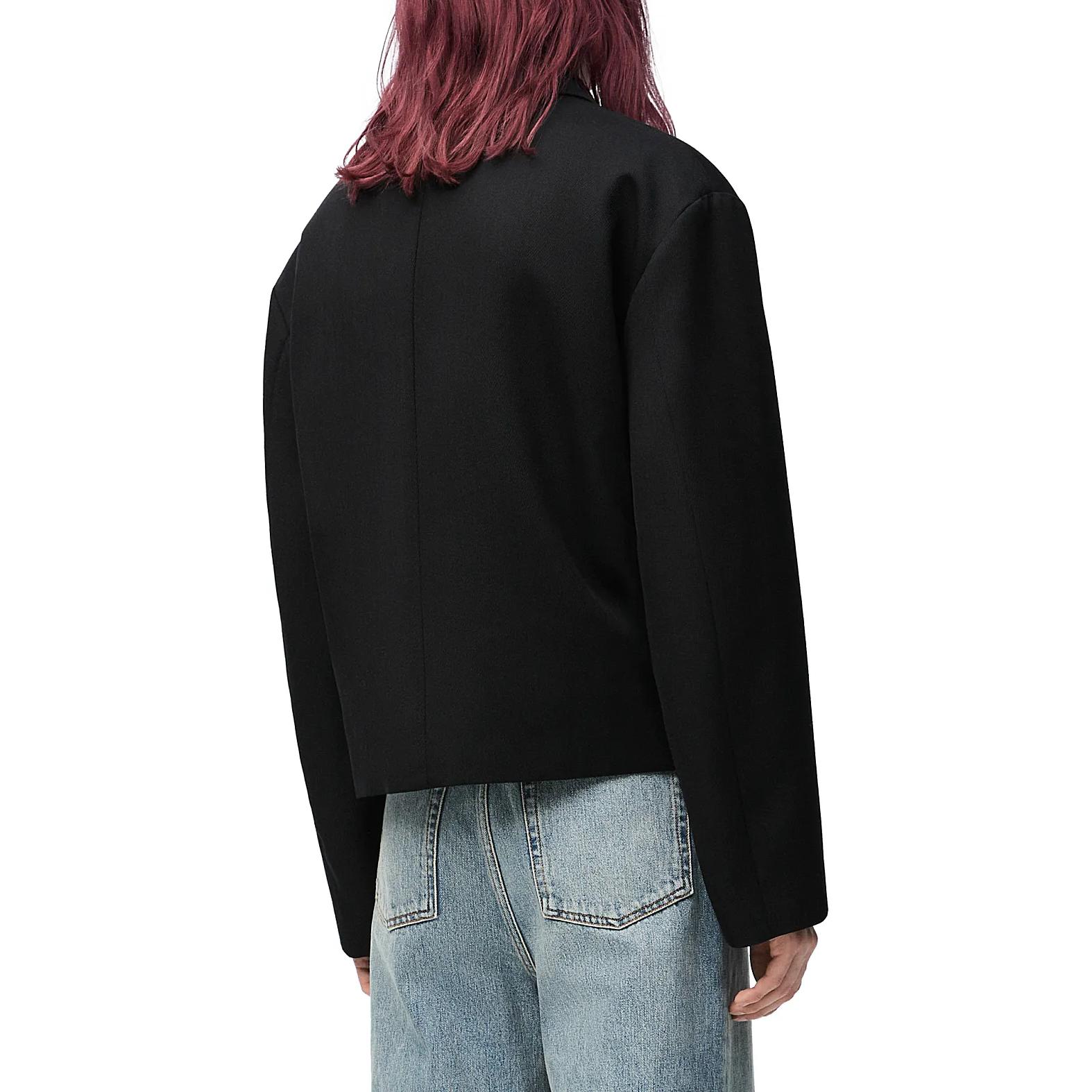 Shop LOEWE FW24 黑色壓紋標誌寬鬆工裝夾克 H526Y02W82-1100